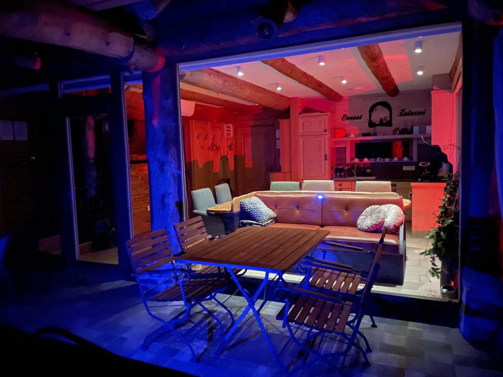 Holiday Home Ernest Zelezni With Hot Tub 이반치나고리차 외부 사진