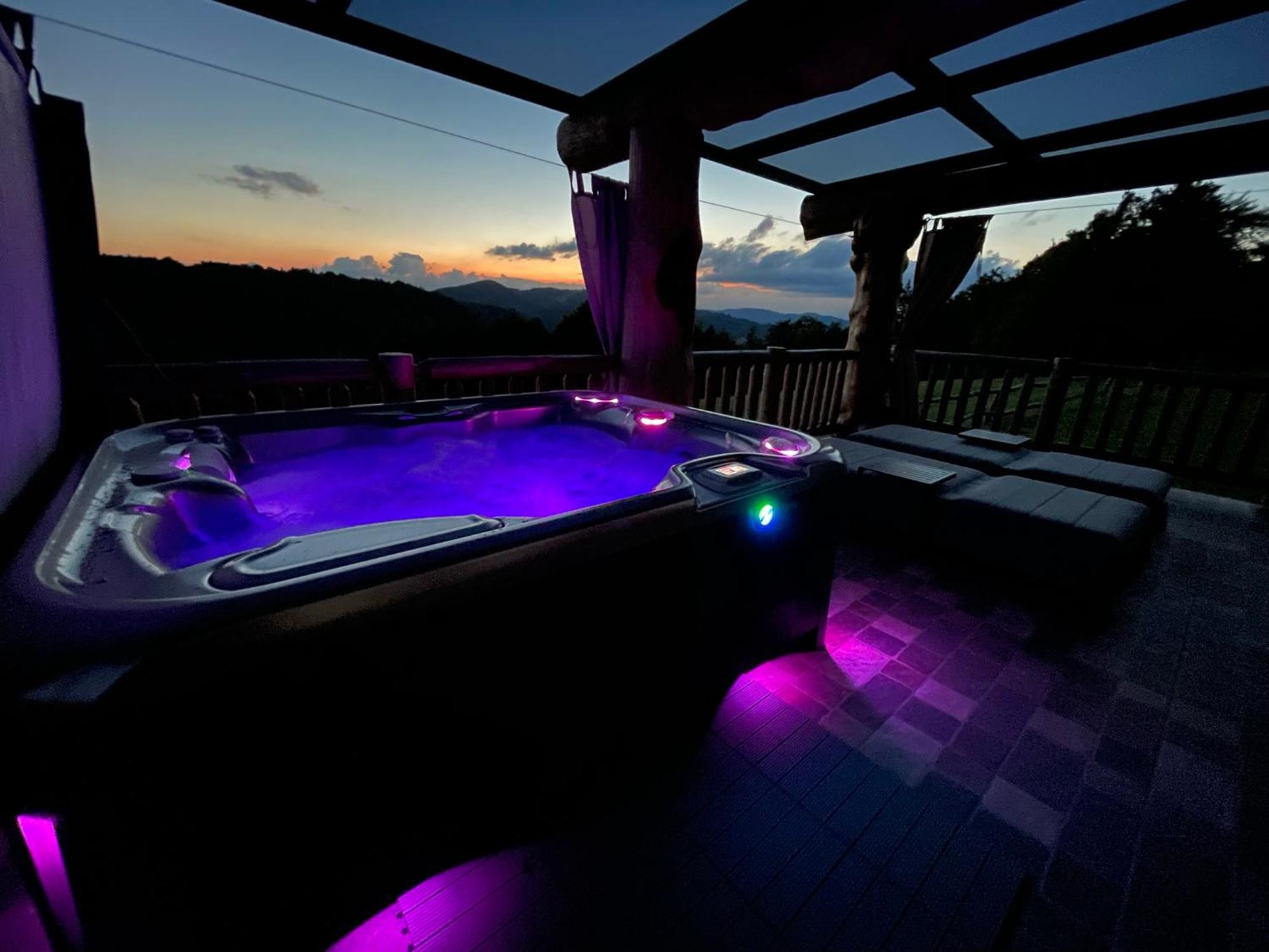 Holiday Home Ernest Zelezni With Hot Tub 이반치나고리차 외부 사진